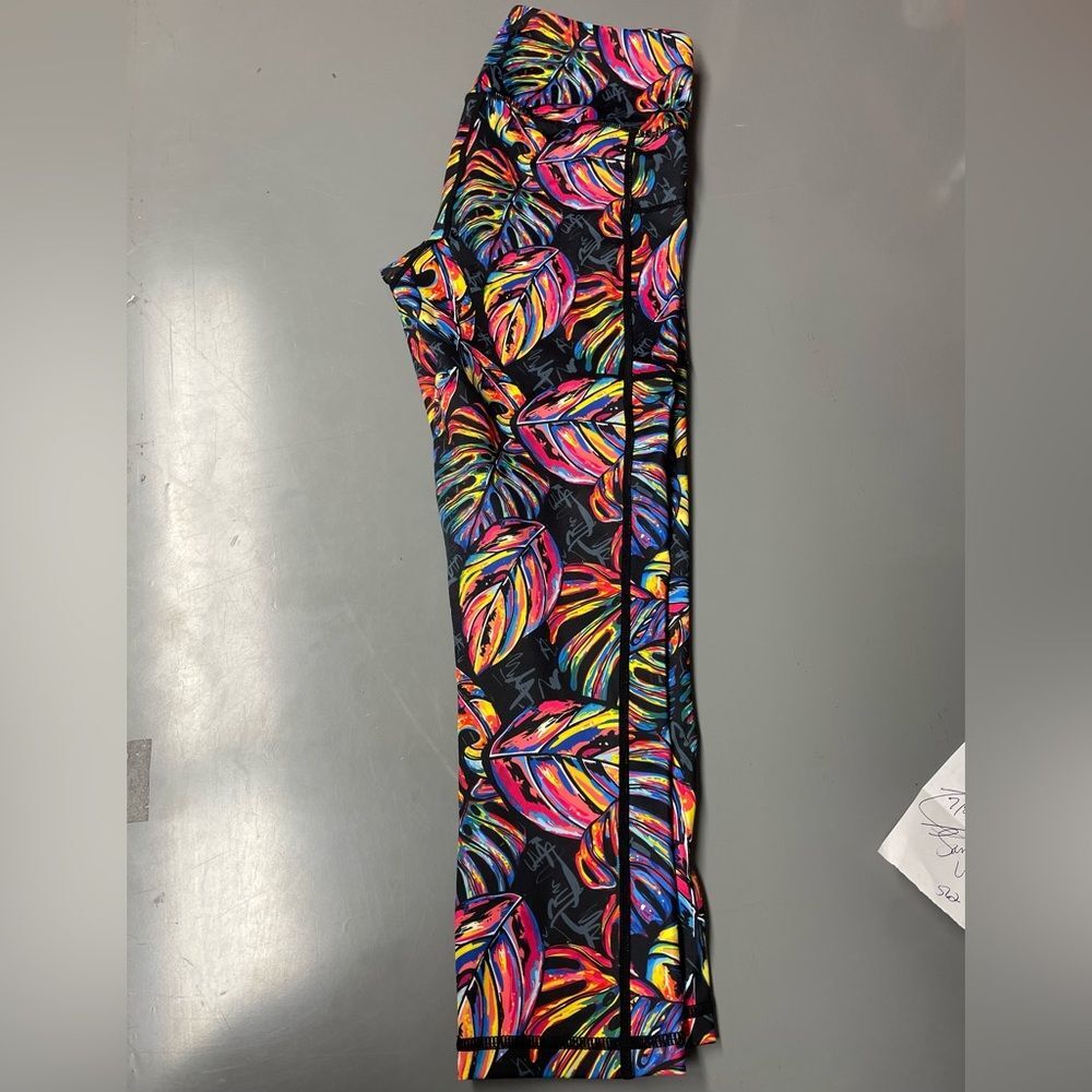 Constantly Varied Gear Neon Tropic Like It's Hot Capri Leggings XS